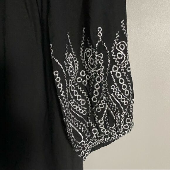 NWT Francesca’s Miami Women’s Embroidered Mini Dress in Black‎ Size Medium - Picture 4 of 7